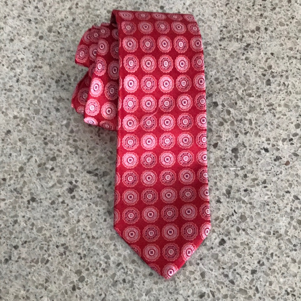Hart Schaffner Marx silk tie.